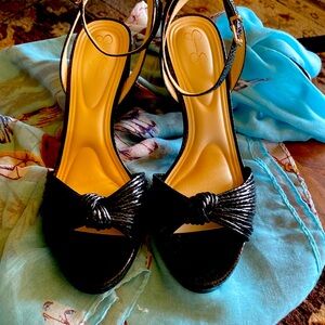 Jessica Simpson black patent heels